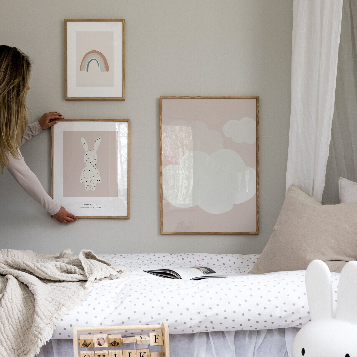 Små lätta moln rosa poster